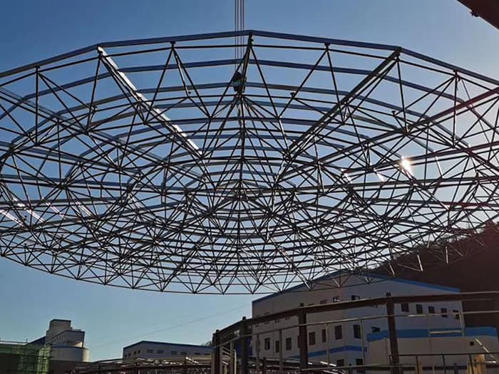 句容螺栓球网架工程施工现场